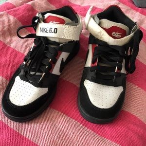 Nike 6.0 black, navy, red high tops